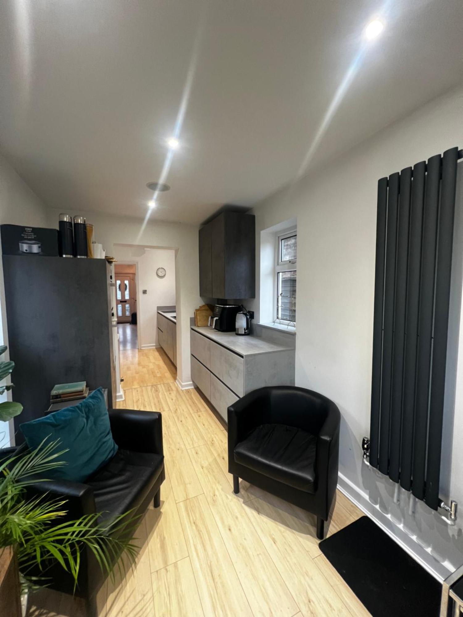 Warm And Cosy City Centre Home Near Train Station Τσίτσεστερ Εξωτερικό φωτογραφία