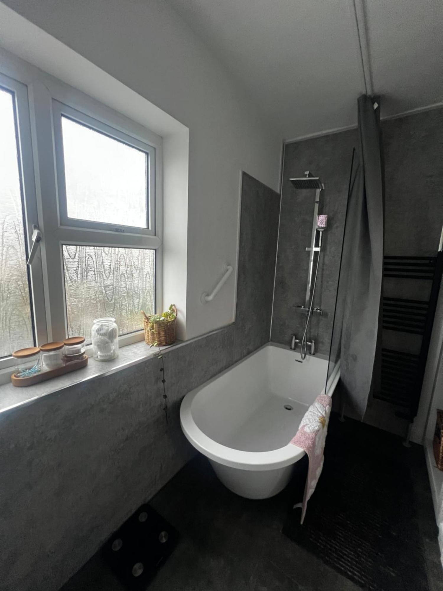 Warm And Cosy City Centre Home Near Train Station Τσίτσεστερ Εξωτερικό φωτογραφία